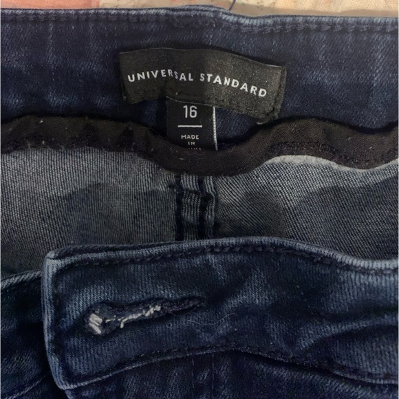 Universal Standard dark indigo skinny jeans. - Picture 3 of 3